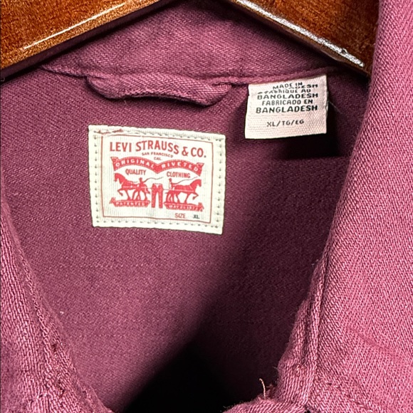 Levi's Women's Maroon Button Down Shirt - Picture 2 of 5